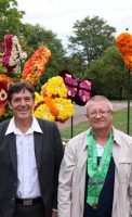 Bruno MADELPUECH, Directeur du CH La Chartreuse et Jean-Philippe MAIRE, responsable des espaces verts du CHLC