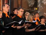 chorale orange à la chapelle du CH La Chartreuse