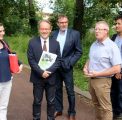 Aline Ferrière, conseillère municipale, présidente de la commission de quartier de la Fontaine d’Ouche, Patrice Château, adjoint au maire de Dijon chargé de l’environnement, Jean-Yves Pian, Président du Conseil de Surveillance du CH La Chartreuse, Jean-Philippe Maître, responsable des espaces verts et de la voierie du CH La Chartreuse,  Johann Lallemand, chargé des collections botaniques du Muséum Jardin des Sciences de l’Arquebuse,