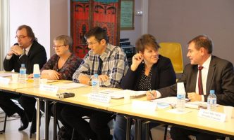 Stéphane Bruant – CHU Dijon, Pierre-Henri Daure – Directeur FEDOSAD, Henri Mazue – Président Maison des Parents, Nadine Montandon – Sous-directrice CPAM régulation et relations avec les professionnels de santé, Gislaine Vachon – Cadre de santé CHU Dijon.