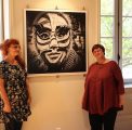 Fabienne Cresens, photographe autodidacte belge et Christine Martin, adjointe au Maire de Dijon, déléguée à la culture, à l’animation et aux festivals à la ville de Dijon,