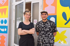 Elsa MOREAU, artiste, illustratrice et scénographe & Maxime DELOMPRÉ, plasticien et scénographe.