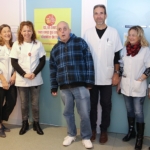 Le tabac, on arrête ensemble au CHLC ! Corinne Rat, secrétaire, Dr Isabelle ROYER, Sylvie Walch, un patient, Serge Brinas, Virginie Barret et le Dr Souad Maach
