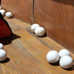 Atelier de jonglage avec Jérôme Thomas - Cirque Lili et CHLC Atelier de jonglage avec Jérôme Thomas - Cirque Lili et CHLC