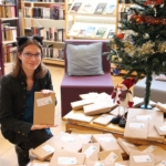 Noëlle SAVET, service civique à la Bibliothèque Pour Tous Bibliothèque pour tous, un livre sous le sapin !