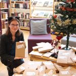 Noëlle SAVET, service civique à la Bibliothèque Pour Tous Bibliothèque pour tous, un livre sous le sapin !