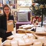 Noëlle SAVET, service civique à la Bibliothèque Pour Tous Bibliothèque pour tous, un livre sous le sapin !