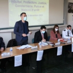 Commissaire Général Divisionnaire Jean-Claude DUNAND, Directeur départemental de la sécurité publique de Côte-d’Or, François MARTIN, Directeur du CHLC, Danyl AFSOUD, Directeur de Cabinet du Préfet de la Région Bourgogne-Franche-Comté, Préfet de la Côte-d’Or, Alexandra MOROT, Juge des libertés et de la détention au tribunal de Dijon, Général Édouard HUBSCHER, Commandant la région de gendarmerie de Bourgogne-Franche-Comté, et le groupement de la Côte-d’Or et Patrick SAUREL, adjoint à la cheffe d’établissement de la maison d’arrêt de Dijon Commissaire Général Divisionnaire Jean-Claude DUNAND, Directeur départemental de la sécurité publique de Côte-d’Or, François MARTIN, Directeur du CHLC, Danyl AFSOUD, Directeur de Cabinet du Préfet de la Région Bourgogne-Franche-Comté, Préfet de la Côte-d’Or, Alexandra MOROT, Juge des libertés et de la détention au tribunal de Dijon, Général Édouard HUBSCHER, Commandant la région de gendarmerie de Bourgogne-Franche-Comté, et le groupement de la Côte-d’Or et Patrick SAUREL, adjoint à la cheffe d’établissement de la maison d’arrêt de Dijon