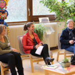Edwige GREGOIRE, médiateur non médical, Charlotte GIRAULT, juriste-chargée des relations avec les usagers et le Dr Jacqueline LAVAULT, médiateur médical - Caf&doc' "De la réclamation à la médiation" Edwige GREGOIRE, médiateur non médical, Charlotte GIRAULT, juriste-chargée des relations avec les usagers et le Dr Jacqueline LAVAULT, médiateur médical - Caf&doc' "De la réclamation à la médiation"