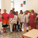 Chantale NORMAND, ancienne présidente de l'antenne, Evelyne, bénévole de l'association, Eléonore MEYER, présidente de l'antenne de Dijon de l'association Les Blouses Roses, et Alain bénévole. Carine BERTRAND, infirmière, Aurélie MEUNIER, infirmière, Anaïs LEBAILLIF-LAURENT, éducatrice spécialisée, Cécile YEH, cadre de santé et Dr Maud FAVIER, pédopsychiatre de l'USPP Chantale NORMAND, ancienne présidente de l'antenne, Evelyne, bénévole de l'association, Eléonore MEYER, présidente de l'antenne de Dijon de l'association Les Blouses Roses, et Alain bénévole. Carine BERTRAND, infirmière, Aurélie MEUNIER, infirmière, Anaïs LEBAILLIF-LAURENT, éducatrice spécialisée, Cécile YEH, cadre de santé et Dr Maud FAVIER, pédopsychiatre de l'USPP