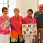 Chantale NORMAND, ancienne présidente de l'antenne, Evelyne, bénévole de l'association, Eléonore MEYER, présidente de l'antenne de Dijon de l'association Les Blouses Roses, et Alain bénévole. Chantale NORMAND, ancienne présidente de l'antenne, Evelyne, bénévole de l'association, Eléonore MEYER, présidente de l'antenne de Dijon de l'association Les Blouses Roses, et Alain bénévole.