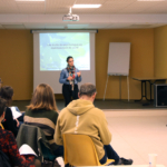 Charlotte Girault, responsable des Affaires Générales, Juridiques et des Relations avec les Usagers, a pris la parole pour aborder la question des écrits des psychologues dans le dossier médical. Charlotte Girault, responsable des Affaires Générales, Juridiques et des Relations avec les Usagers, a pris la parole pour aborder la question des écrits des psychologues dans le dossier médical.