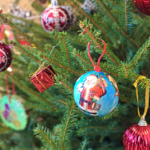 Le sapin de la cafétéria a été décoré le 9 décembre. Le sapin de la cafétéria a été décoré le 9 décembre.