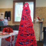 Des décorations effectuées en art-thérapie ont également été prêtées à la cafétéria. Des décorations effectuées en art-thérapie ont également été prêtées à la cafétéria.