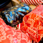 Des cadeaux ont été distribués à l'issue du goûter. Des cadeaux ont été distribués à l'issue du goûter.