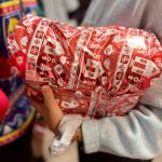 Parmi les cadeaux offerts : des veilleuses, des carnets, des balles sensorielles ou encore des plaids. Parmi les cadeaux offerts : des veilleuses, des carnets, des balles sensorielles ou encore des plaids.