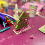 Certaines des décorations créées lors de l'atelier créatif. Certaines des décorations créées lors de l'atelier créatif.