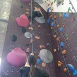 Ces séances offrent aux jeunes une expérience de dépassement de soi et de maîtrise de leurs émotions. Ces séances offrent aux jeunes une expérience de dépassement de soi et de maîtrise de leurs émotions.