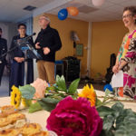 Devant Anne Lucie Boulanger, directrice par interim et Emmanuelle Coint, présidente du Conseil de surveillance, le Dr Pierre BESSE, président de la Commission Médicale d’Établissement, a rendu hommage à la détermination et à l'investissement du Dr Lombard. Devant Anne Lucie Boulanger, directrice par interim et Emmanuelle Coint, présidente du Conseil de surveillance, le Dr Pierre BESSE, président de la Commission Médicale d’Établissement, a rendu hommage à la détermination et à l'investissement du Dr Lombard.