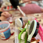 Médiation animale grâce au soutien de la Fondation Adrienne et Pierre Sommer, en partenariat avec la Fluffy Compagnie au sein des unités Adolits et Adosoins du CH La Chartreuse Médiation animale au sein des unités Adolits et Adosoins du CH La Chartreuse