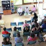 Lionel POUHIN, coordinateur du Conseil Local de Santé Mentale (CLSM) - - Auriane LETELLIER, coordinatrice de la Maison Des Usagers (MDU) et - Cécile AUDIGIER, animatrice auprès du Groupe d’Entraide Mutuelle (GEM) « les Chouettes Bleues » - La Maison Des Usagers présentée au Caf&Doc’ Lionel POUHIN, coordinateur du Conseil Local de Santé Mentale (CLSM) - - Auriane LETELLIER, coordinatrice de la Maison Des Usagers (MDU) et - Cécile AUDIGIER, animatrice auprès du Groupe d’Entraide Mutuelle (GEM) « les Chouettes Bleues » - La Maison Des Usagers présentée au Caf&Doc’