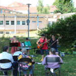 Fête de la Musique à l'ombre des platanes avec le groupe Flyin Pen Fête de la Musique à l'ombre des platanes avec le groupe Flyin Pen
