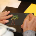 Atelier de création de cartes postales à la cafétéria du CH La Chartreuse