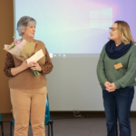 Anne Taillard, directrice des Ressources Humaines, a reçu un bouquet de fleurs à l'occasion de son prochain départ en retraite. Anne Taillard, directrice des Ressources Humaines, a reçu un bouquet de fleurs à l'occasion de son prochain départ en retraite.