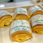 Accueil café avec des pains au chocolat aux couleurs du Congrès !