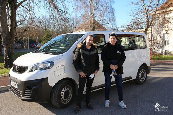 Développement durable : un véhicule électrique pour les personnes en charge du courrier