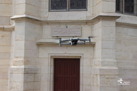 Un drôle d’objet volant aperçu dans le parc de l’hôpital !